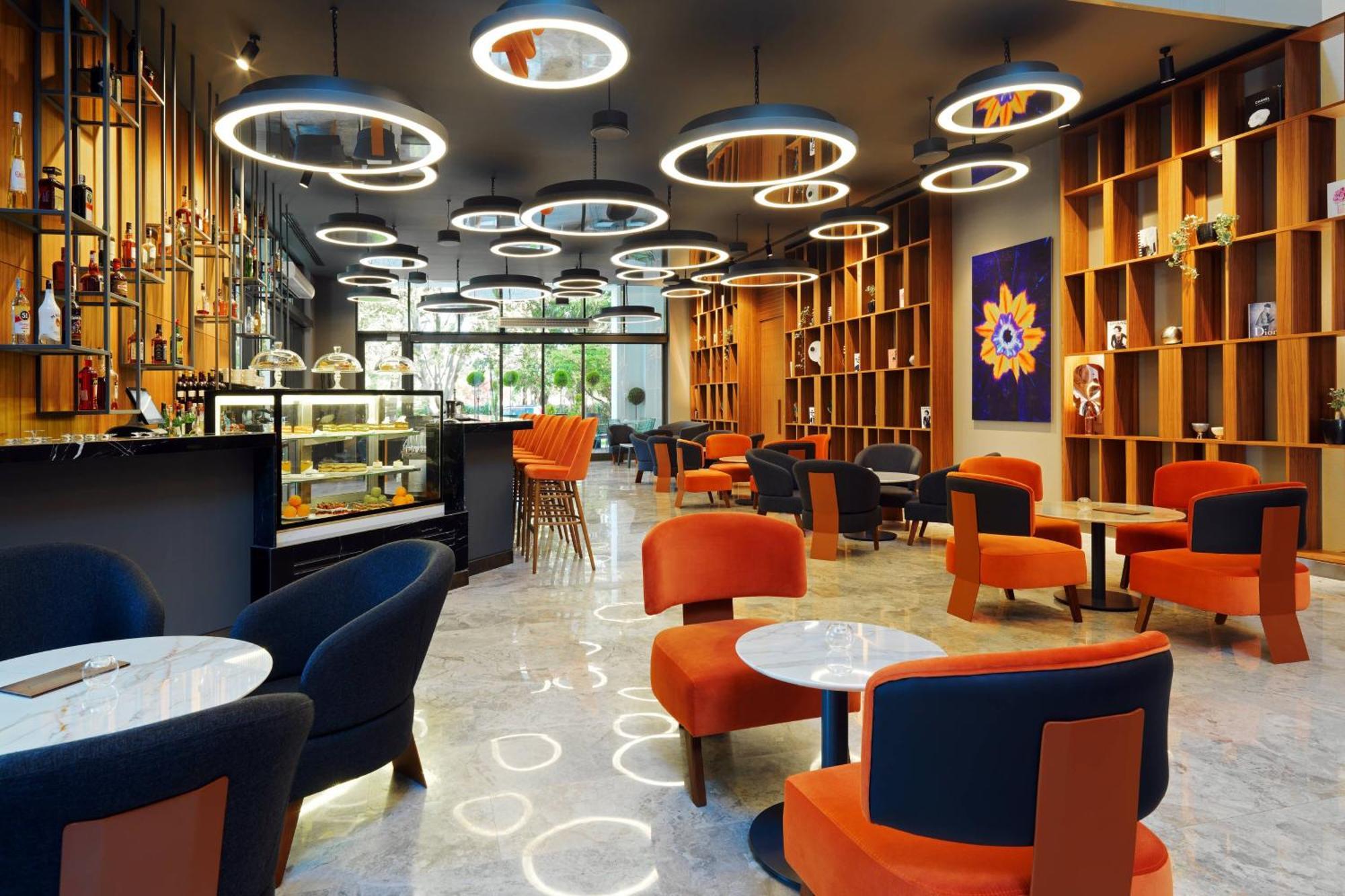 Sheraton Batumi Hotel Exterior foto The interior of a Starbucks Reserve store in Shanghai, China