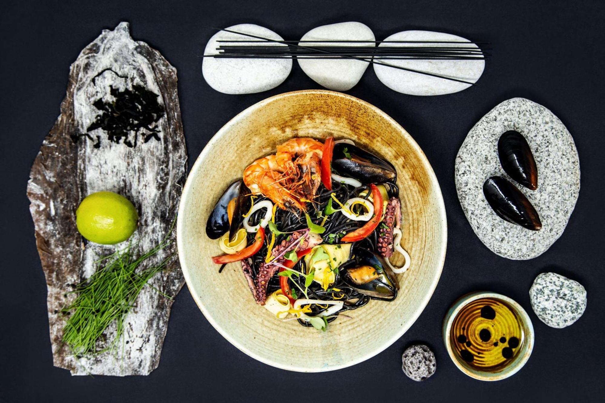 Sheraton Batumi Hotel Exterior foto Seafood salad