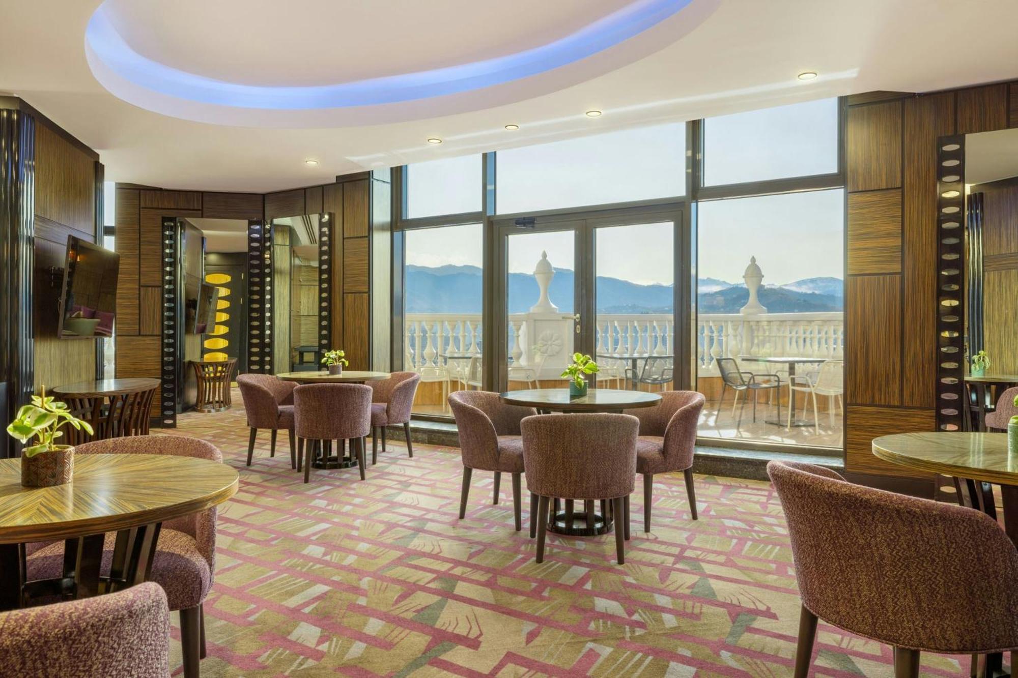 Sheraton Batumi Hotel Exterior foto Club Lounge at the hotel