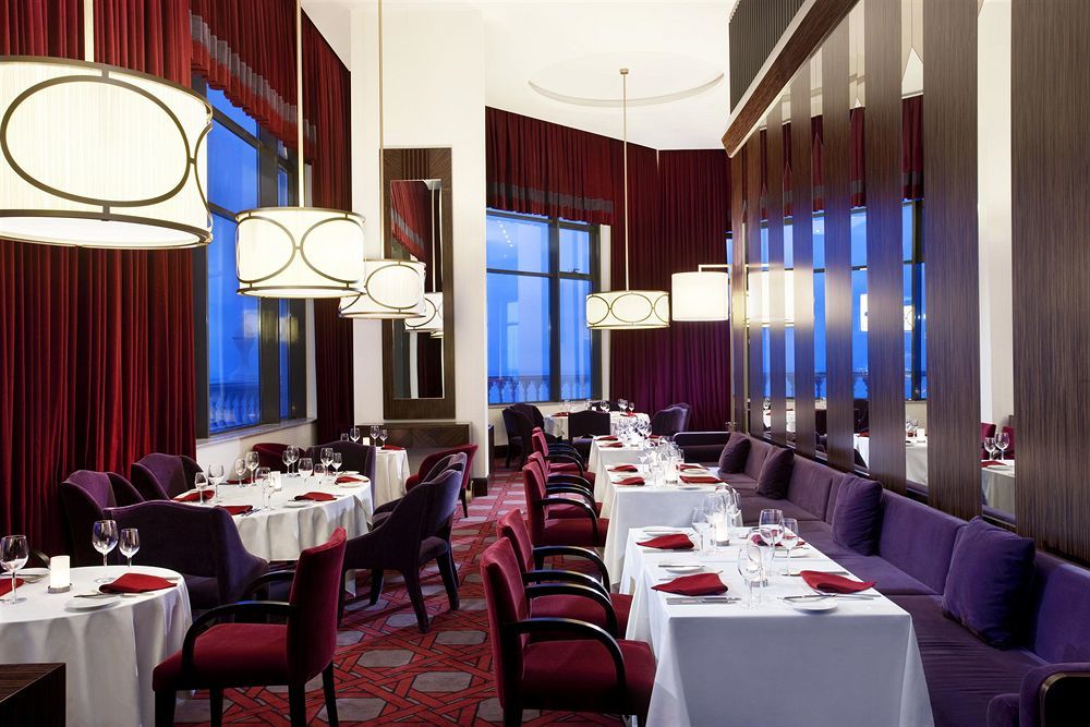 Sheraton Batumi Hotel Exterior foto The restaurant