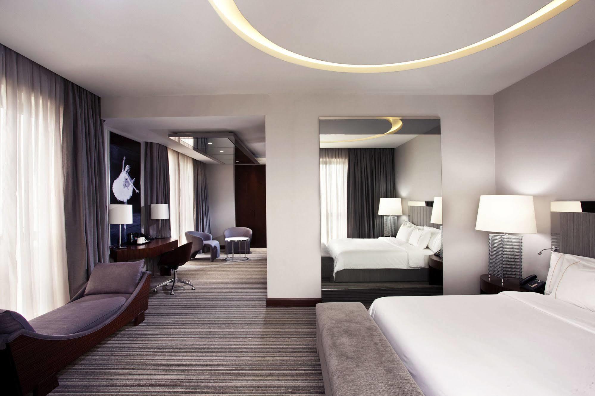 Sheraton Batumi Hotel Cameră foto A suite at the hotel